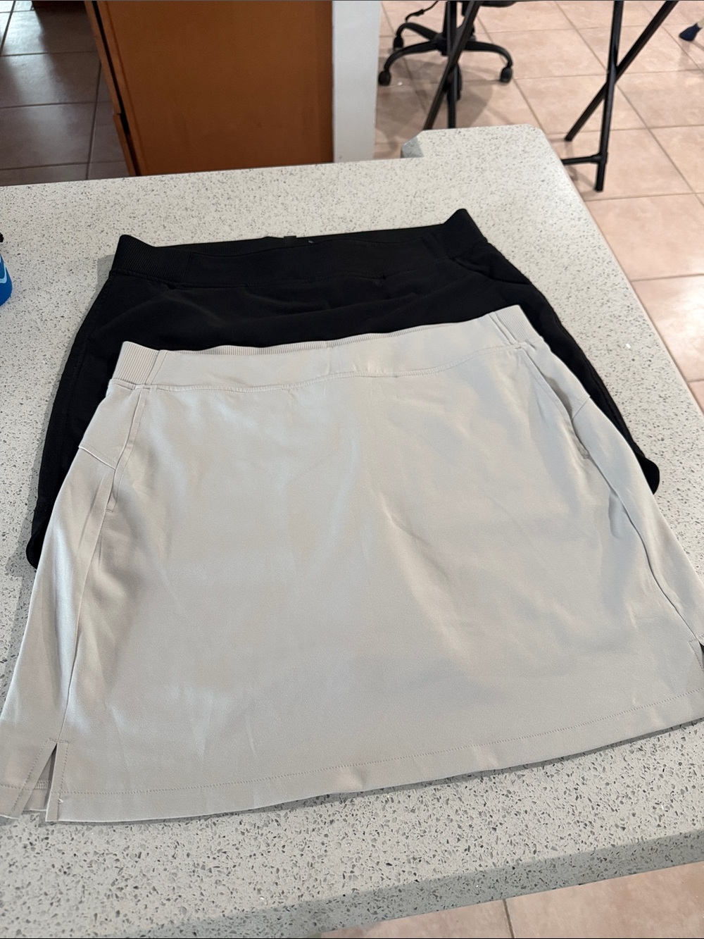 32 cool large Women's bundle of 2 Performance Skorts in Light Gray and black  @@
